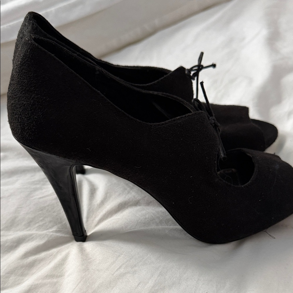 FIONI Clothing Black Suede Heels